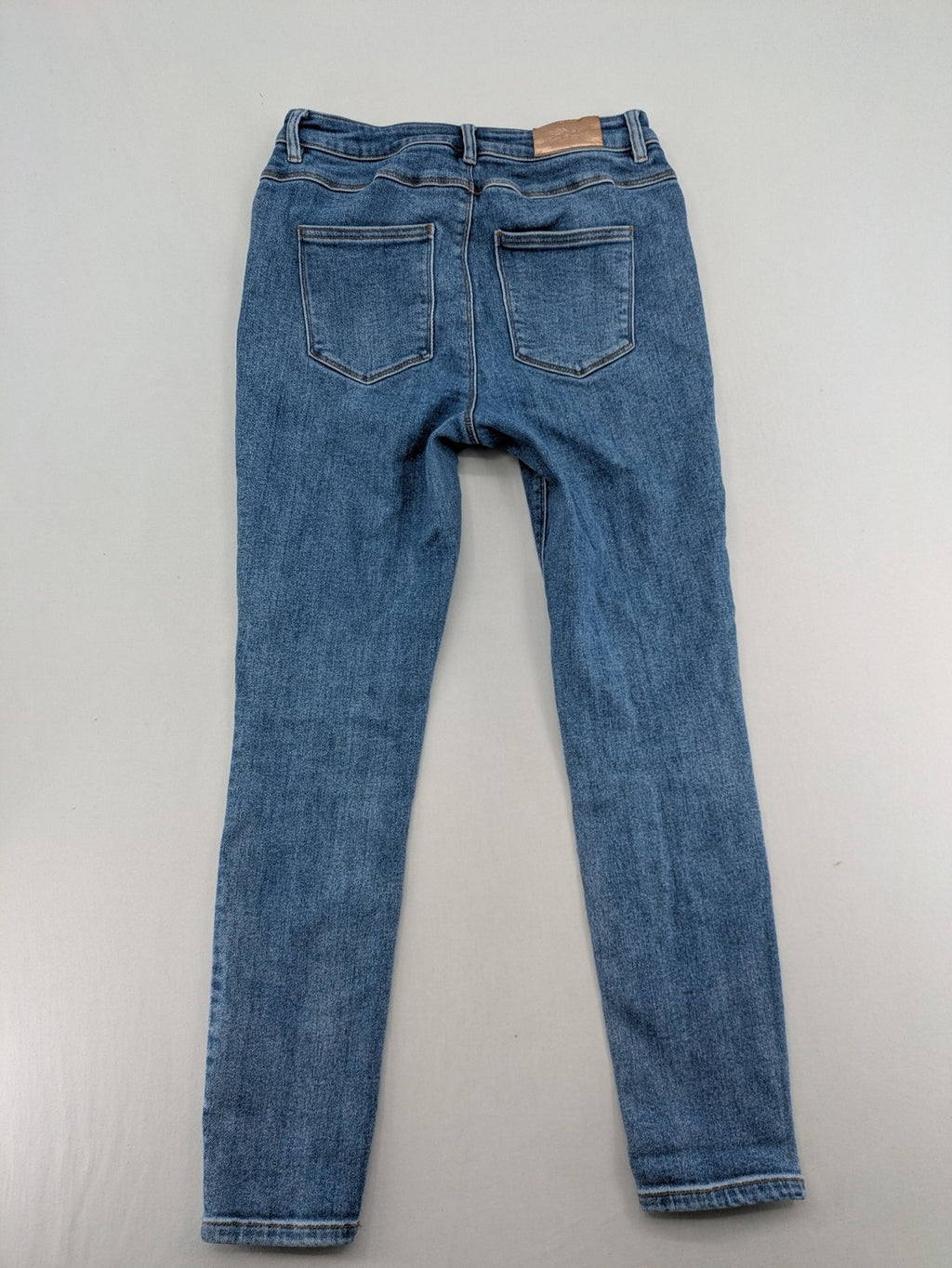 ONLY blue skinny jeans high waist with classic 5-pocket design and zip fly.