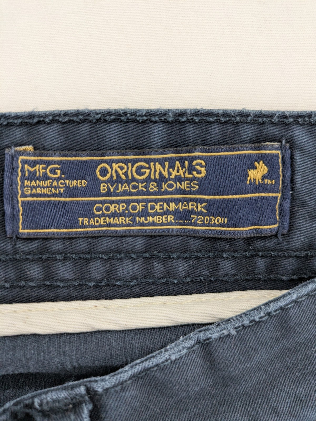 Jack & Jones Originals blue straight jeans, classic 5-pocket design, high-quality denim.