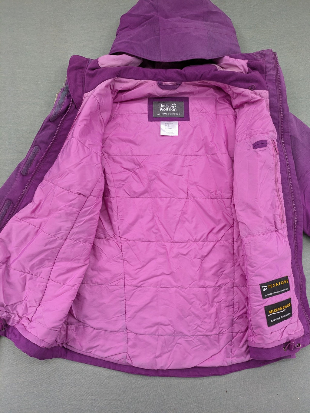 Jack Wolfskin pink purple outdoor jacket with hood, Texapore technology, Microguard insulation.
