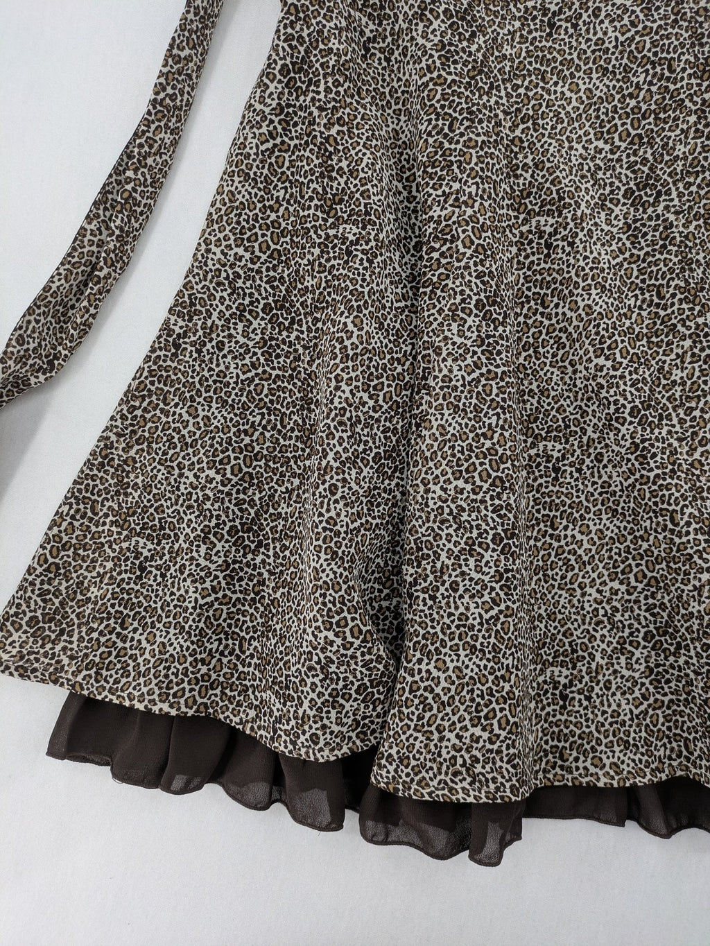 H&M women's A-line skirt beige brown leopard print ruffled hem and side tie detail.
