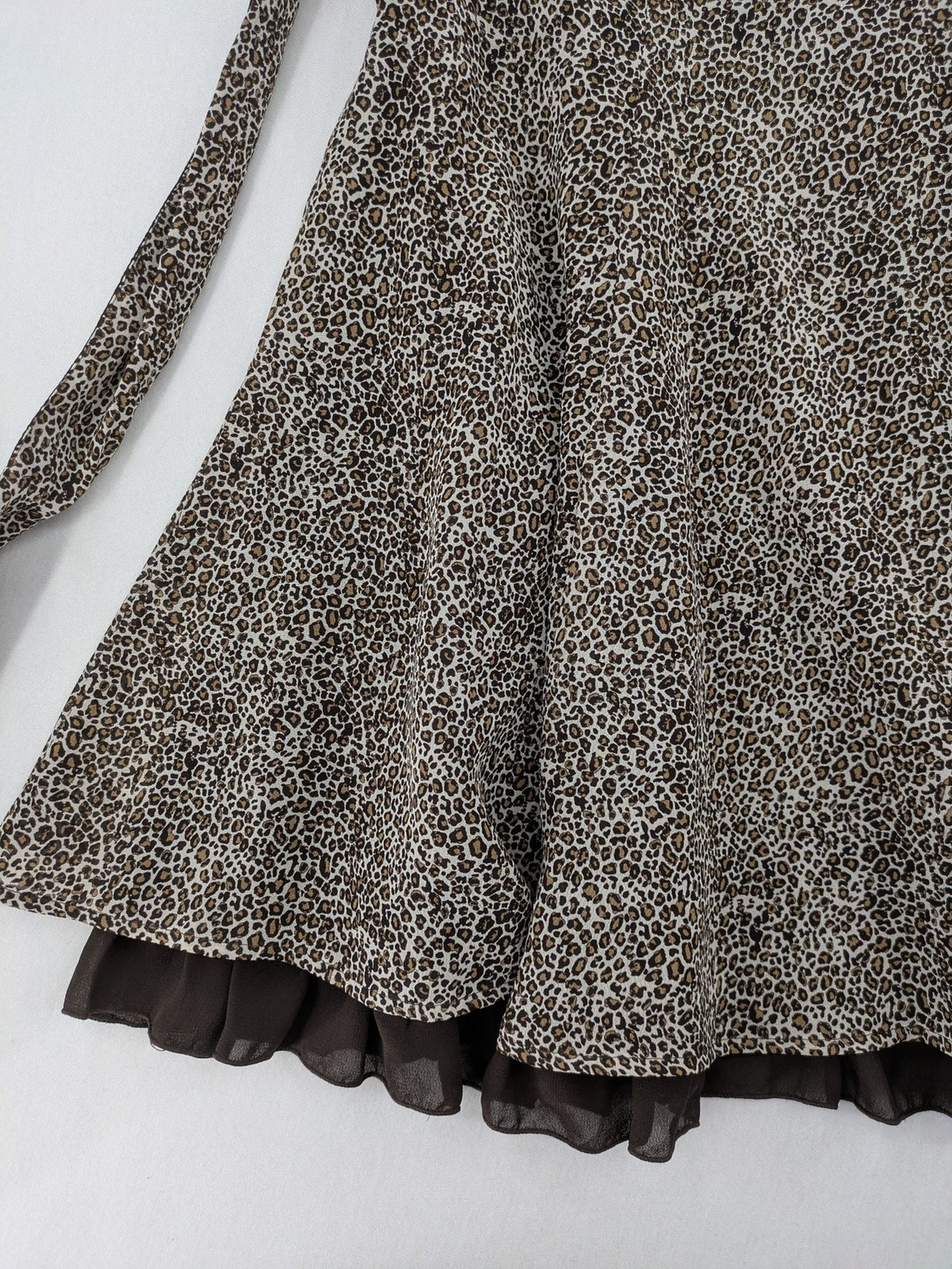 H&M women's A-line skirt beige brown leopard print ruffled hem and side tie detail.