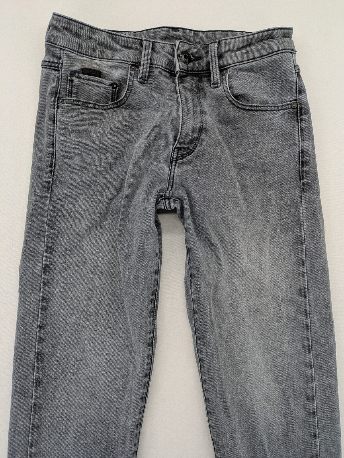 G-Star Raw grey straight jeans with classic 5-pocket design and logo patch.