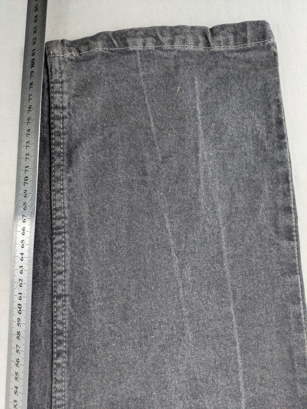 Atlas For Men grey straight jeans 5-pocket design with stretch material for comfort.