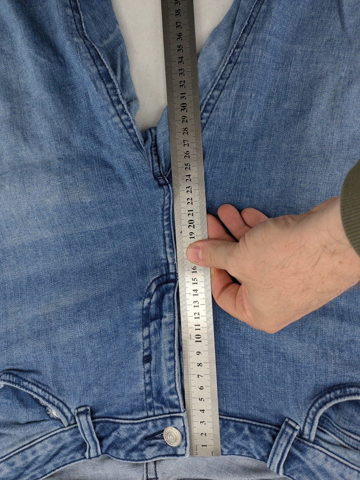 Comma blue skinny fit jeans with classic 5-pocket design and stretch denim material.
