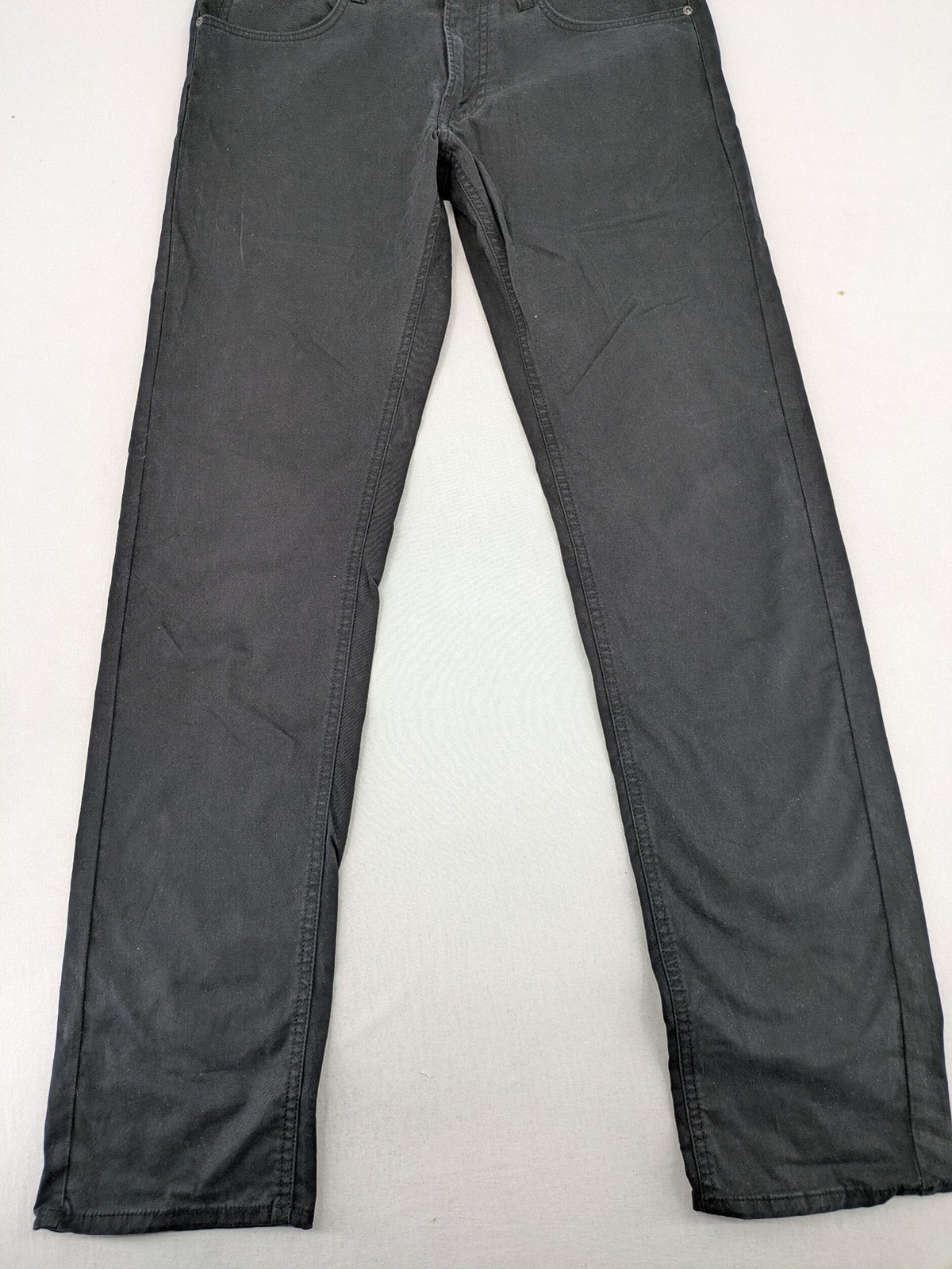 Lee straight jeans grey classic 5-pocket design with zip fly and subtle branding.