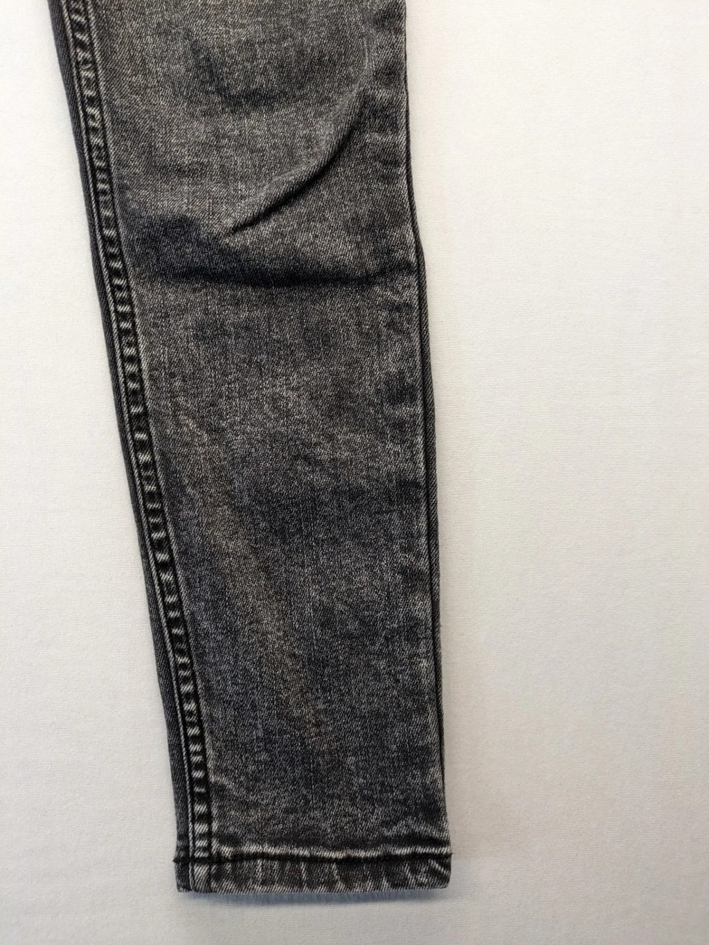 Bershka grey-black skinny jeans high waist acid wash with classic 5-pocket design.