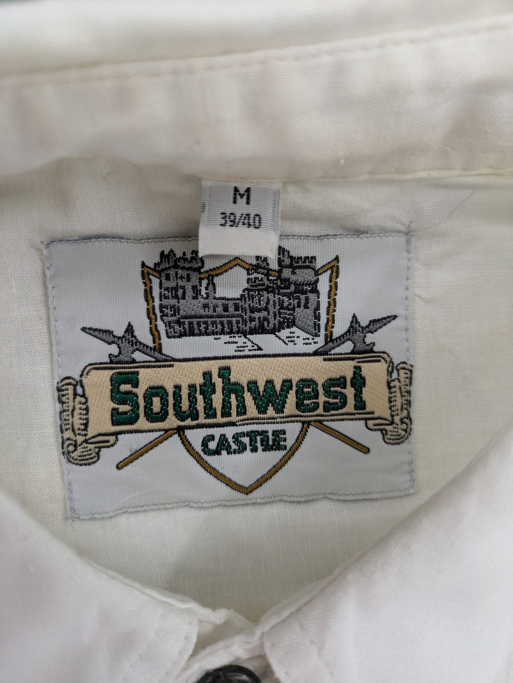 Southwest Castle vintage short-sleeve shirt white with colorful cartoon embroidery and German text.