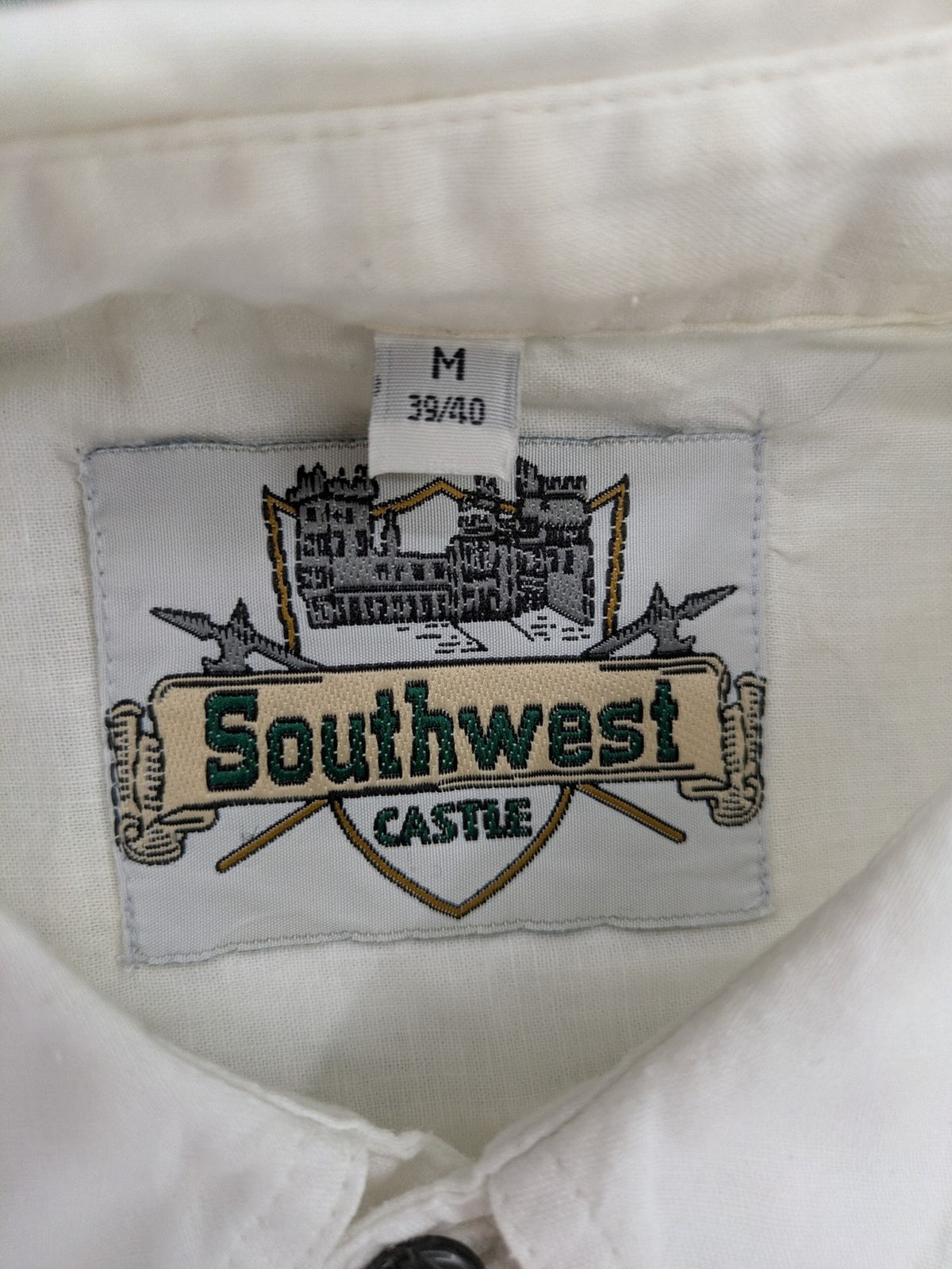 Southwest Castle vintage short-sleeve shirt white with colorful cartoon embroidery and German text.