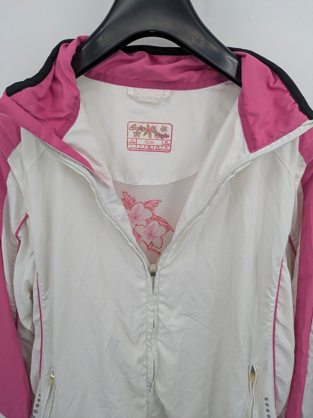 tcm pink 2-in-1 vest lightweight polyester with removable sleeves and sporty design