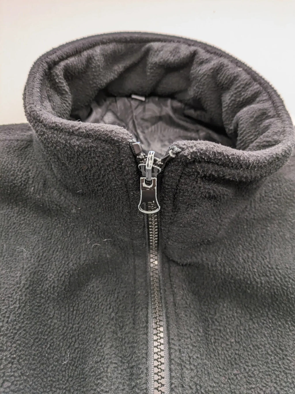 New Feeling black outdoor jacket XXL, fleece material, zip closure, side pockets, waterproof.