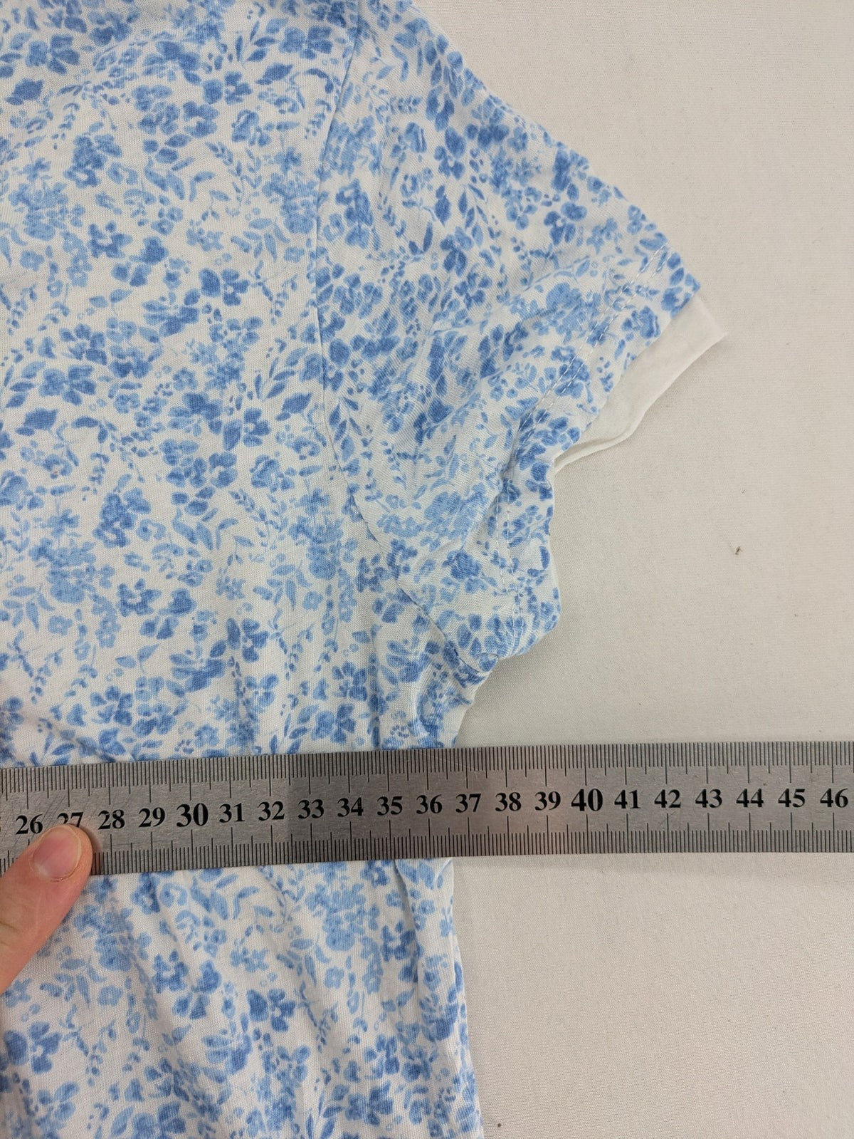 edc blue and white floral top short sleeve gathered neckline decorative eyelets