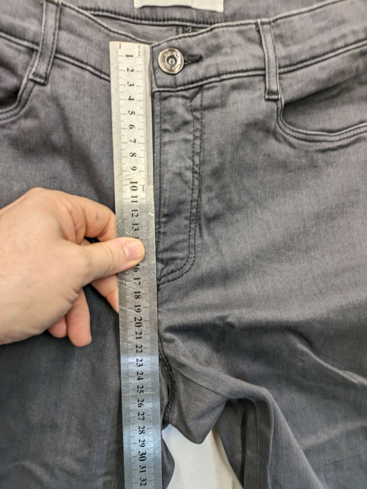 BRAX straight jeans grey with pearl detailing on outer seams, five-pocket style.
