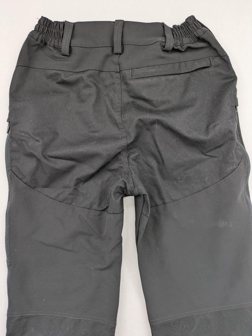 High Mountain black cargo pants with multiple pockets and durable stretch material.