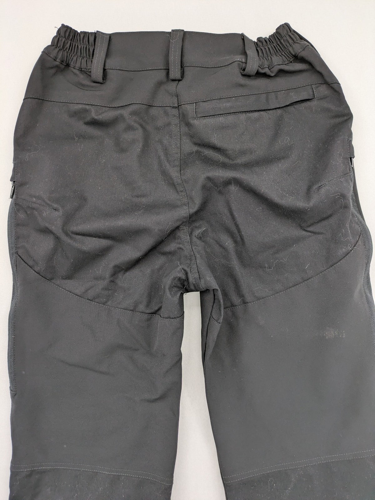 High Mountain black cargo pants with multiple pockets and durable stretch material.
