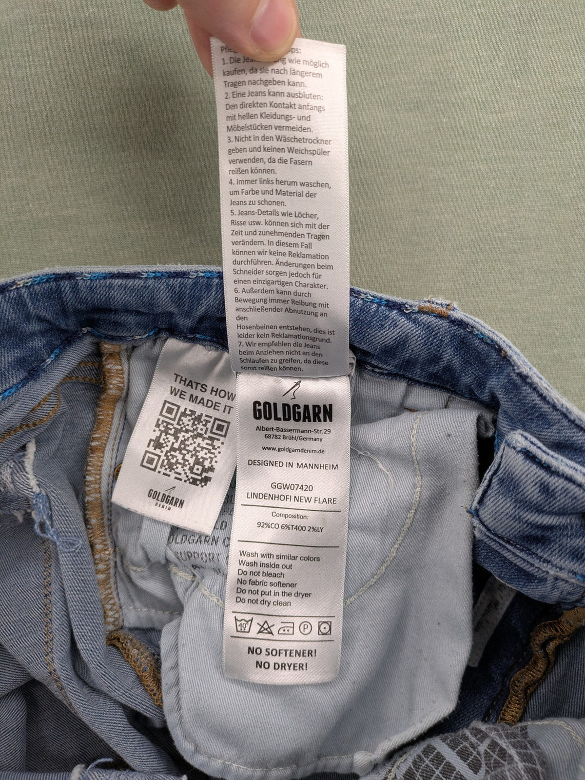 Goldgarn blue flare jeans with classic 5-pocket design and stretch denim material.