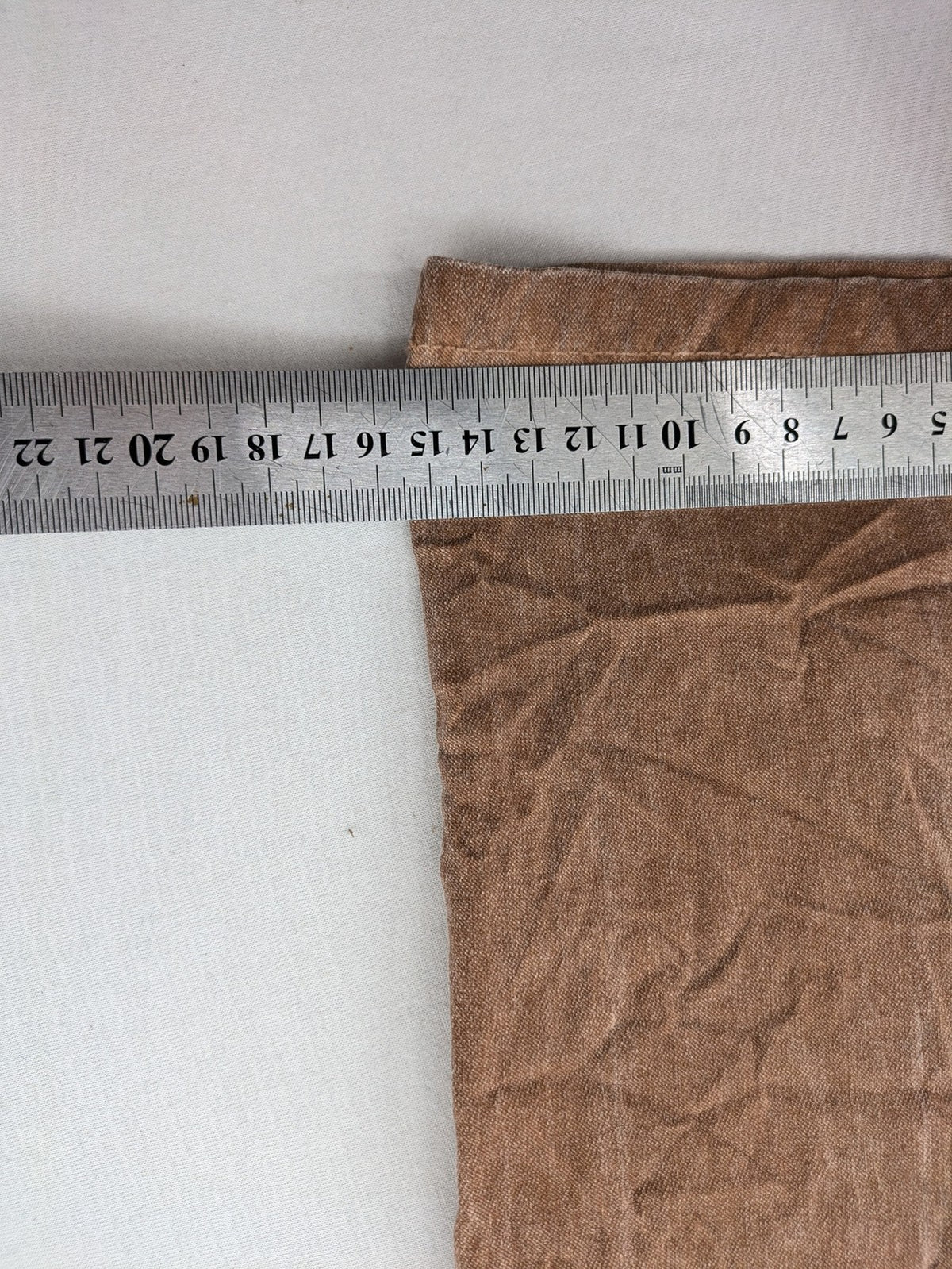 TREDY brown high-waist pants with decorative button placket and elastic waistband, soft knit texture.
