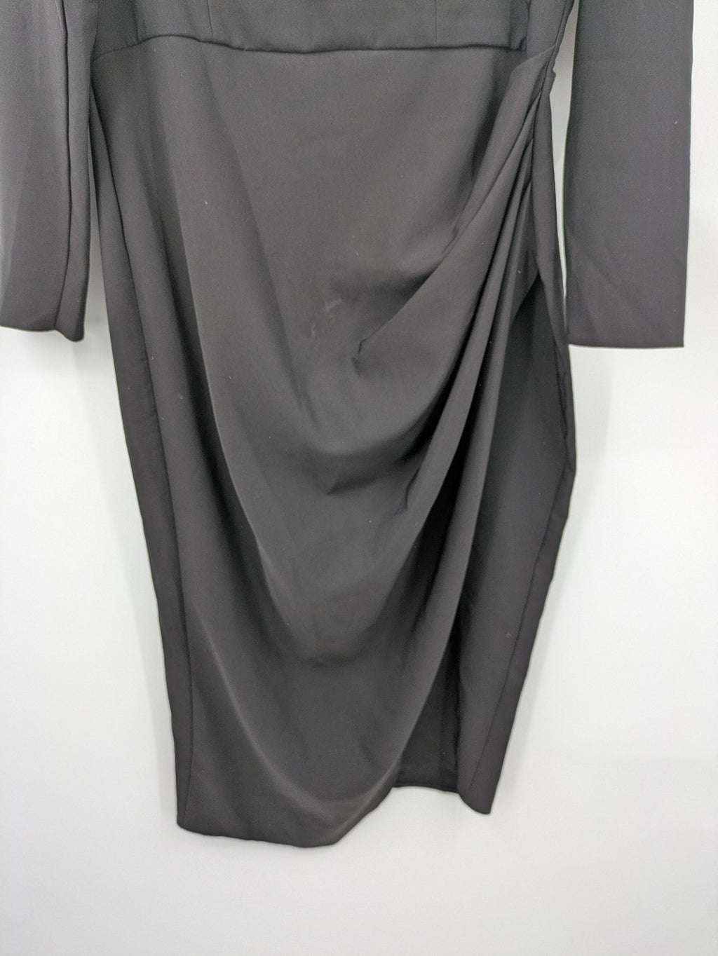 ASOS DESIGN black midikleid with square neckline and side ruching in stretch fabric.