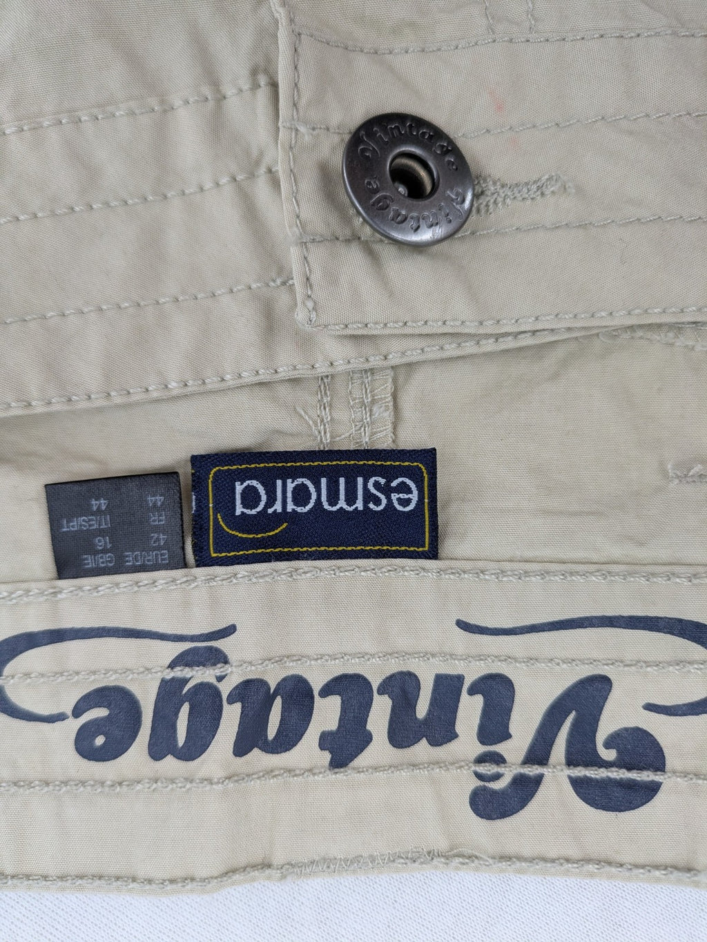 ESMARA beige cargo mini skirt with utility pockets and classic zipper button closure.