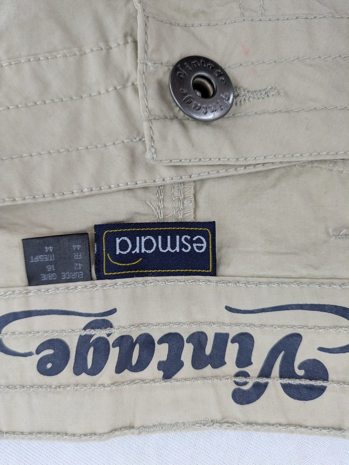 ESMARA beige cargo mini skirt with utility pockets and classic zipper button closure.