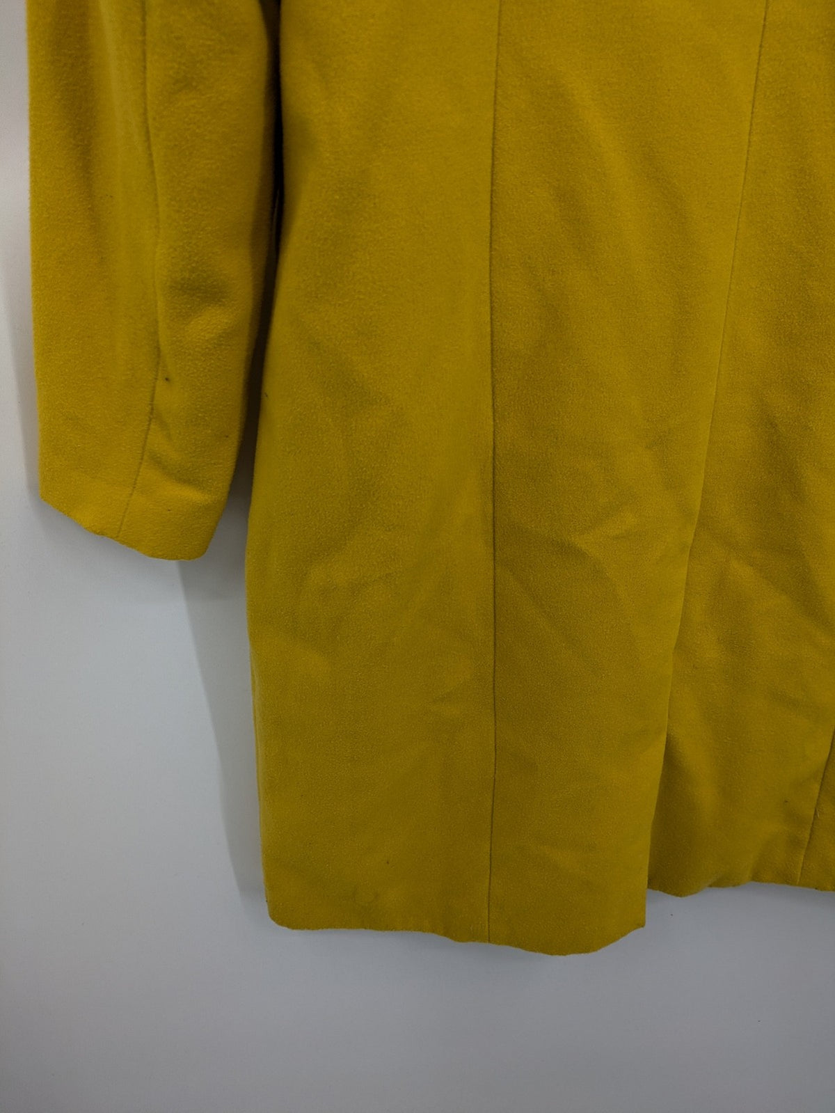 Bpc Selection yellow jacket kragenlos design with button placket and front pockets.