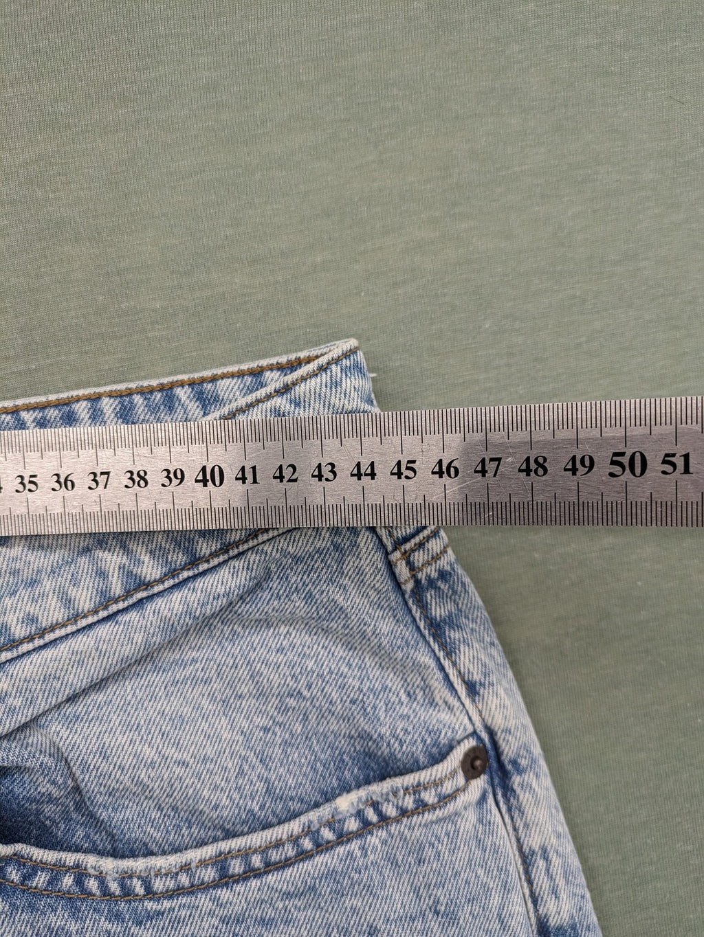 C&A blue straight jeans light wash 5-pocket design with stretch fabric.