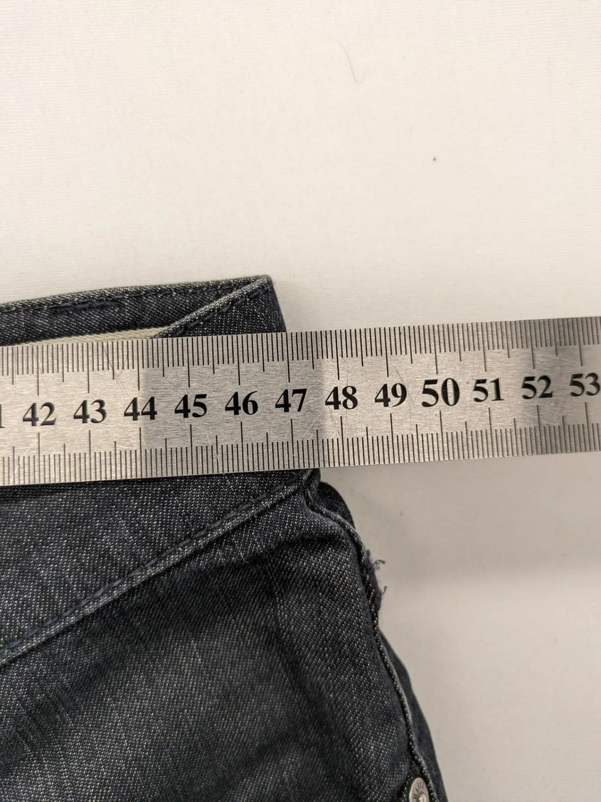 Hiltl grey straight jeans classic 5-pocket design with zipper, premium denim material.