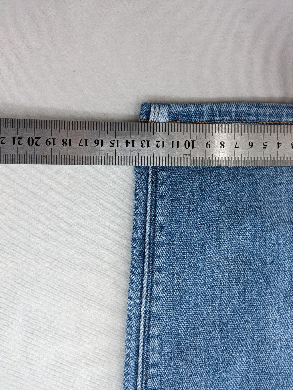 ONLY blue skinny jeans high waist with classic 5-pocket design and zip fly.