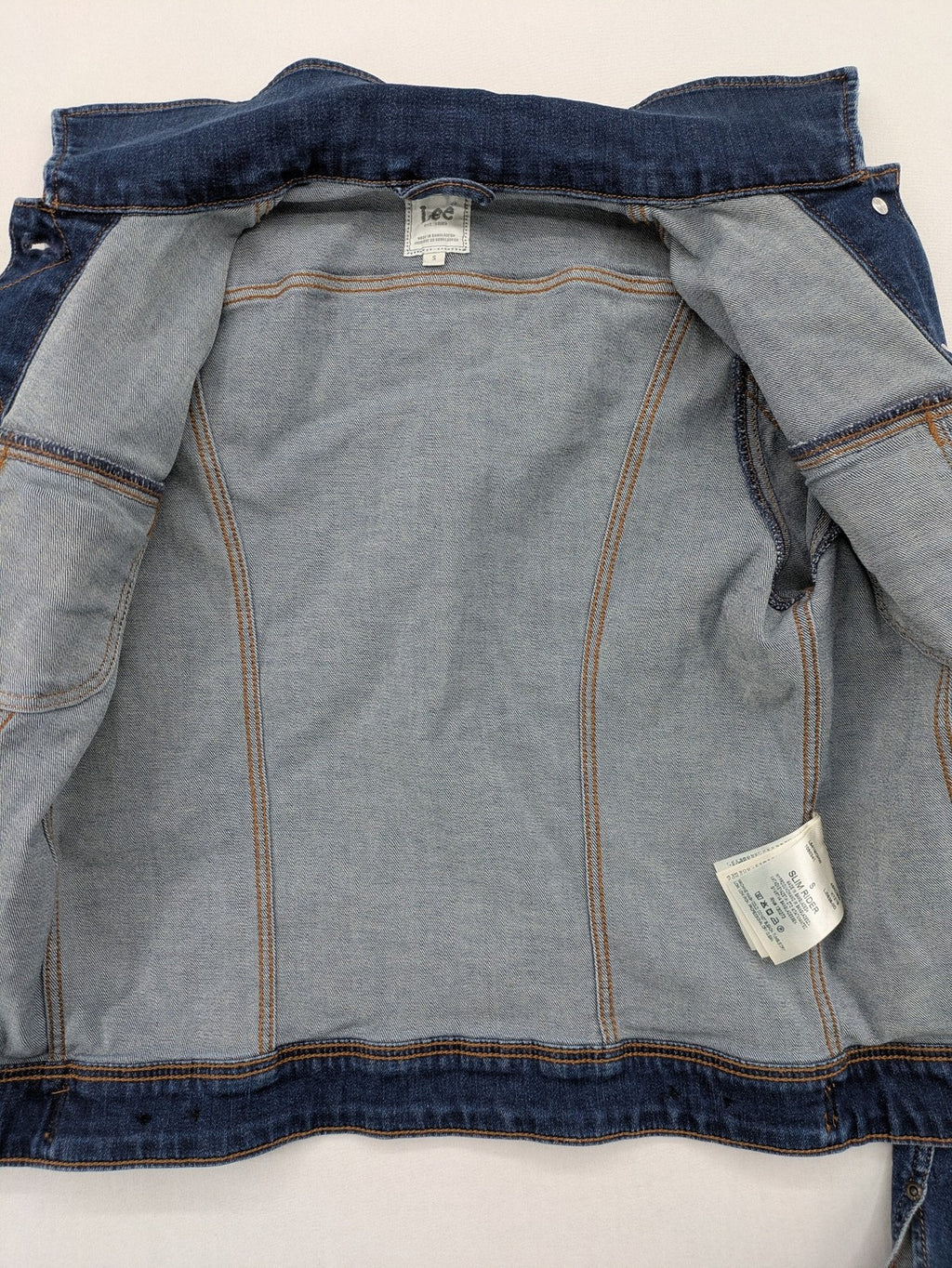 Lee blue denim jacket classic slim fit with button closure and chest pockets