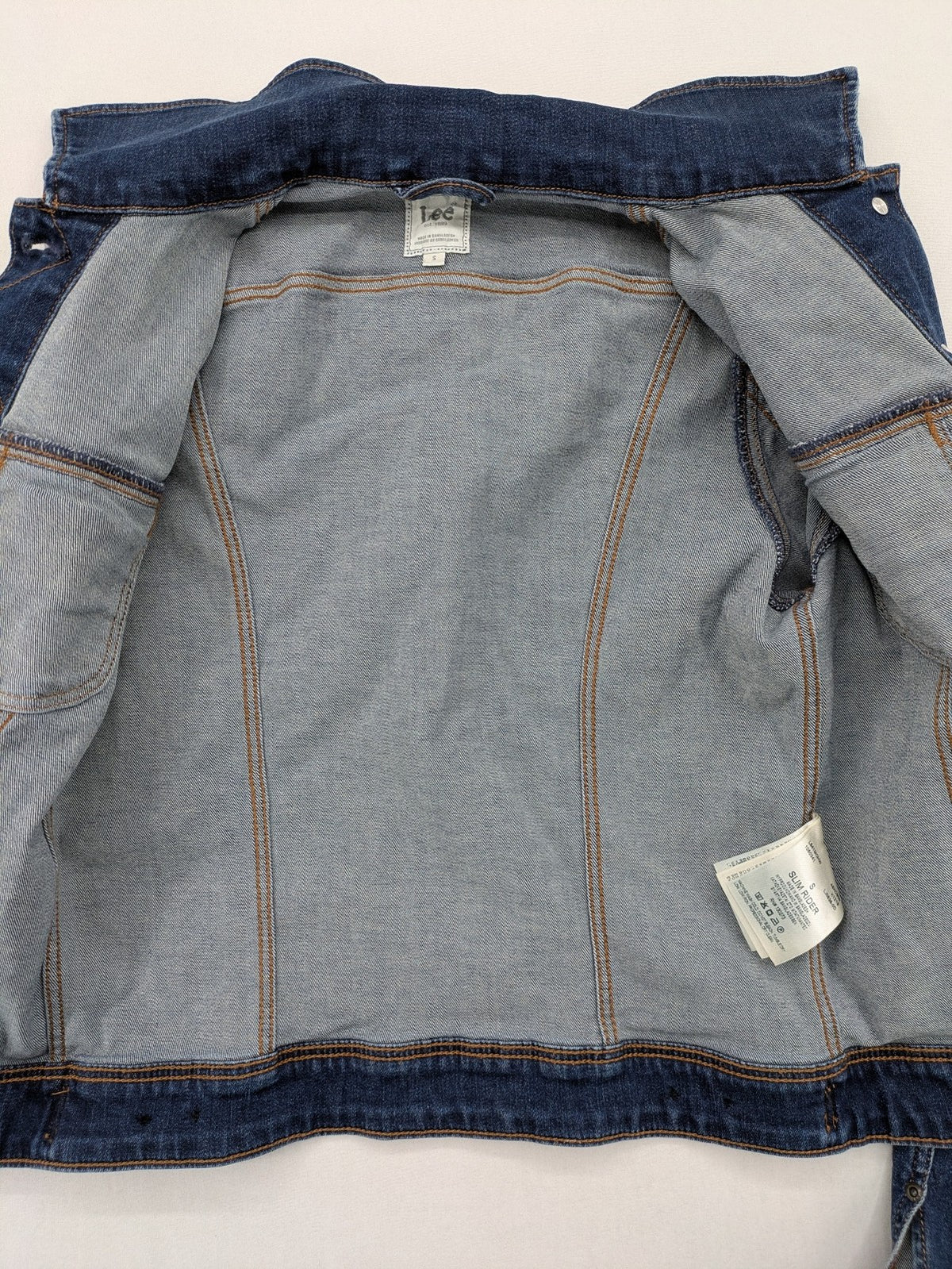 Lee blue denim jacket classic slim fit with button closure and chest pockets