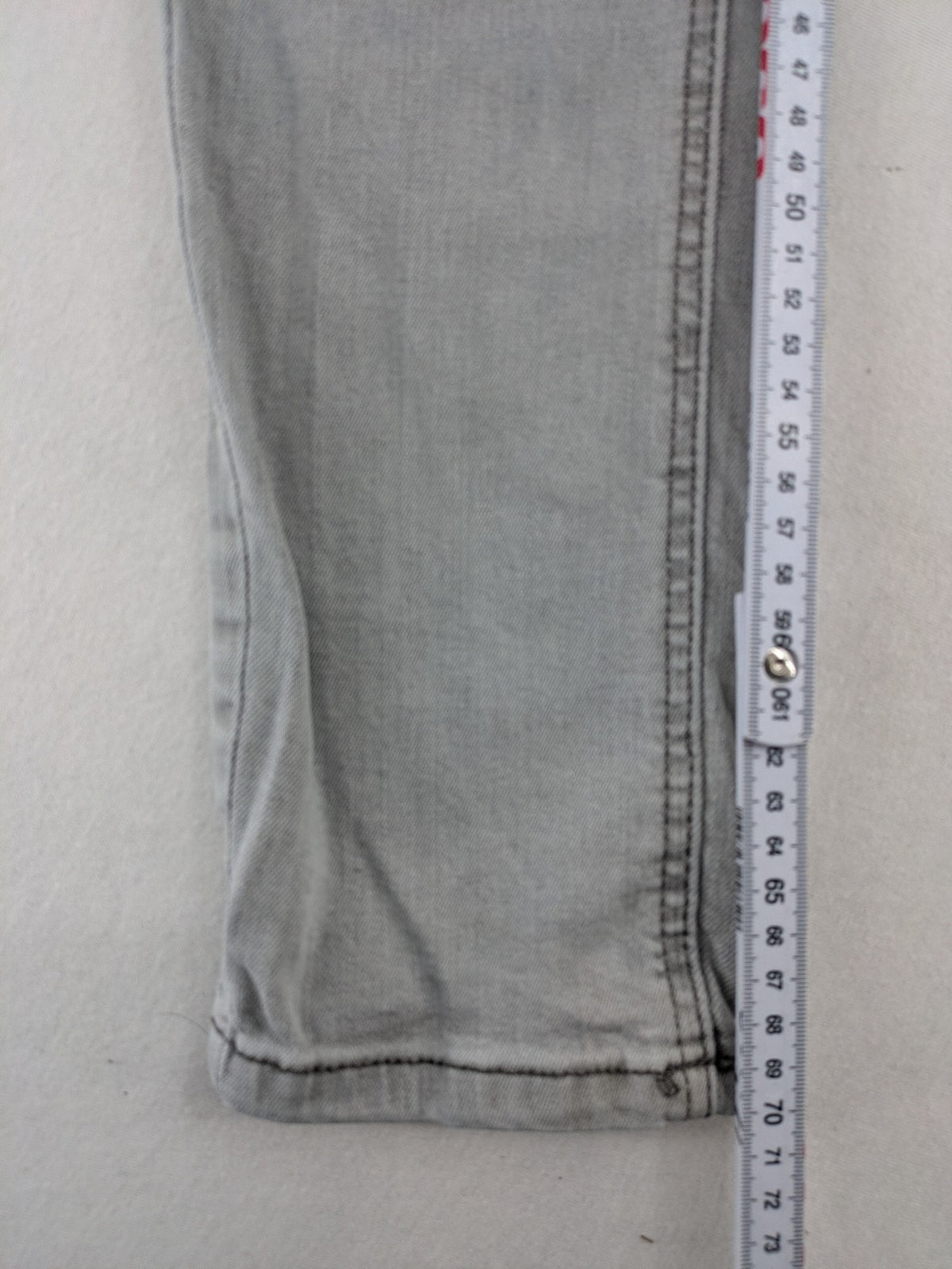 C&A grey skinny jeans for girls, soft stretch denim, classic fit, versatile wash.