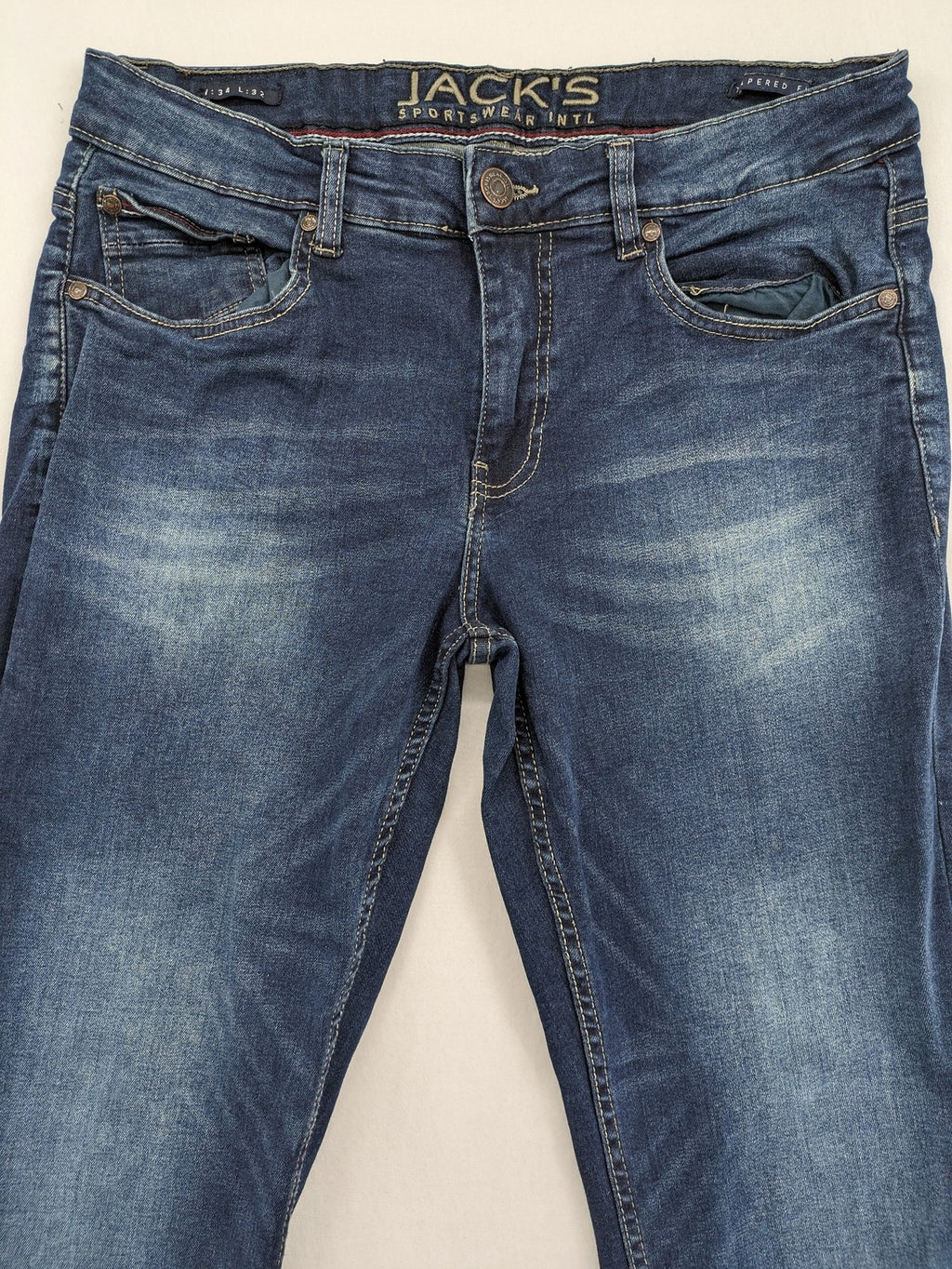 Jack's blue tapered jeans with light wash, 98% cotton, 2% elastane blend.