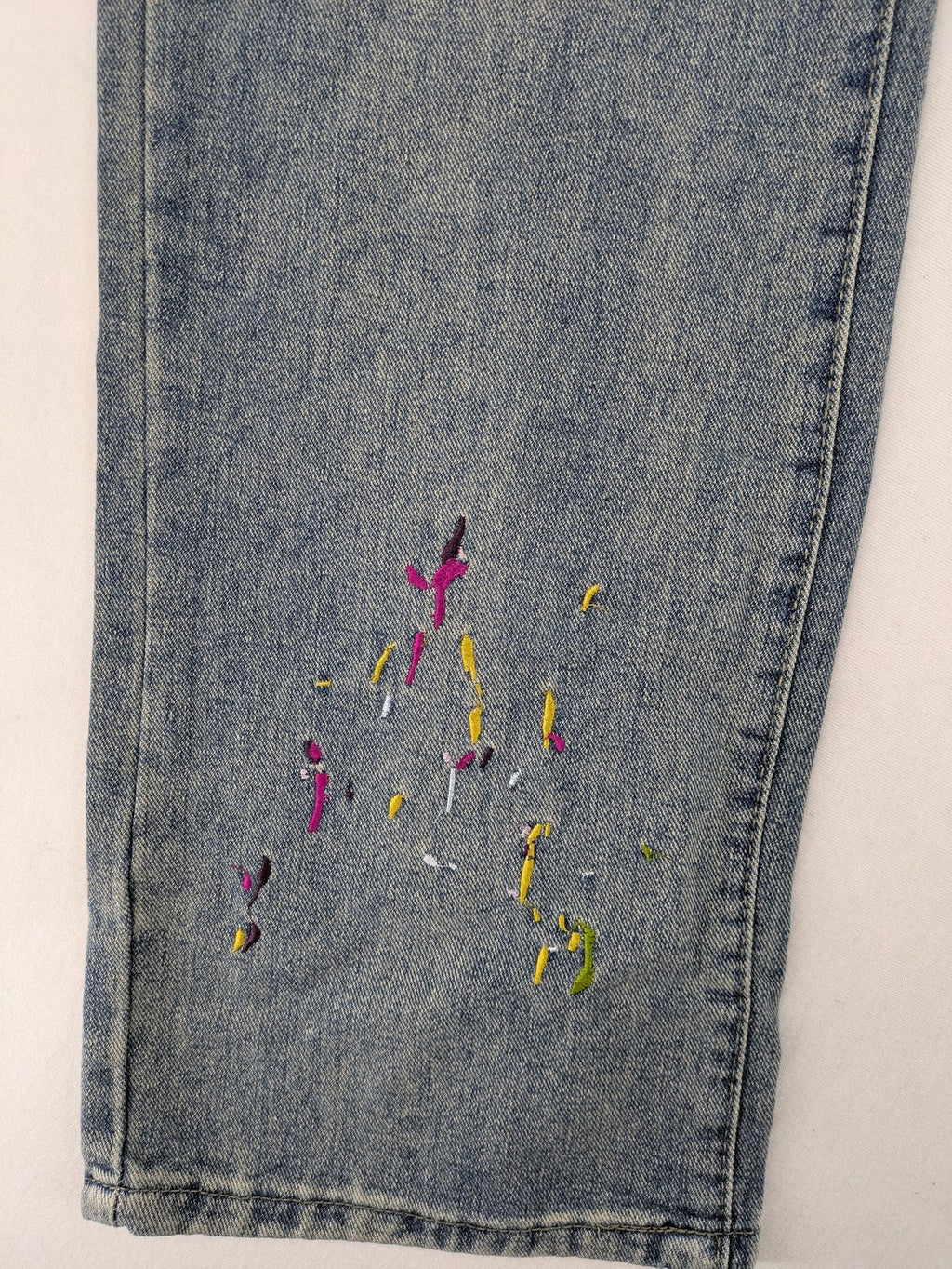 Straight Leg blue straight jeans high waist with colorful embroidered splashes