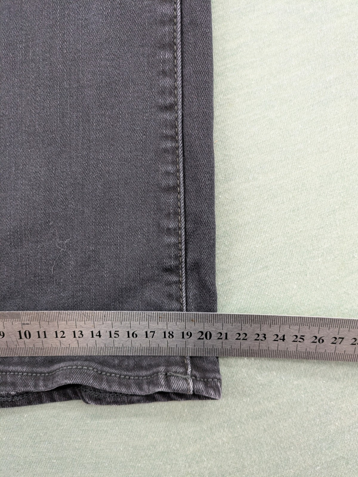 G-Star Raw grey straight jeans with 5-pocket design and logo detailing.