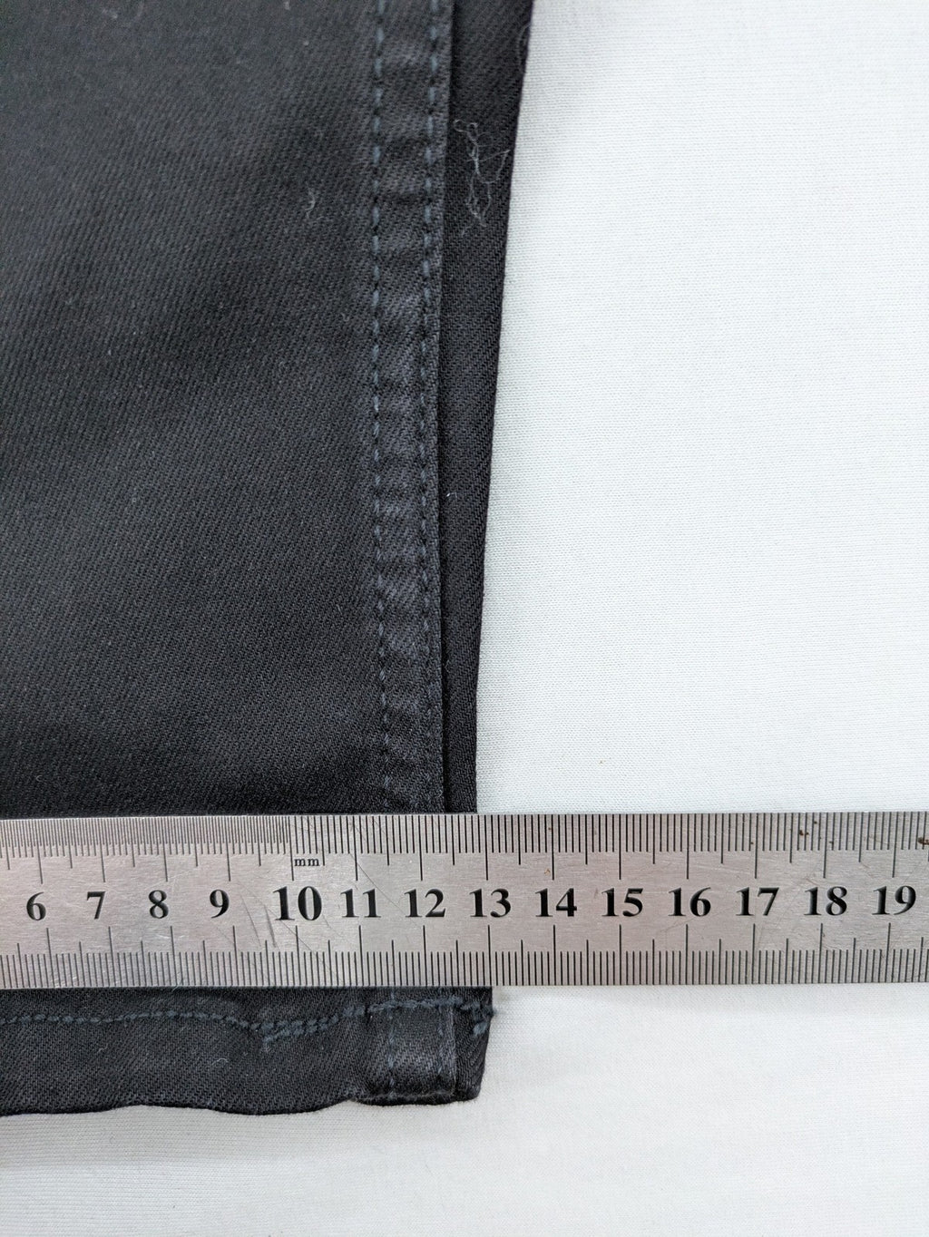 Q/S skinny fit jeans black mid-rise with stretch fabric and sleek silhouette.