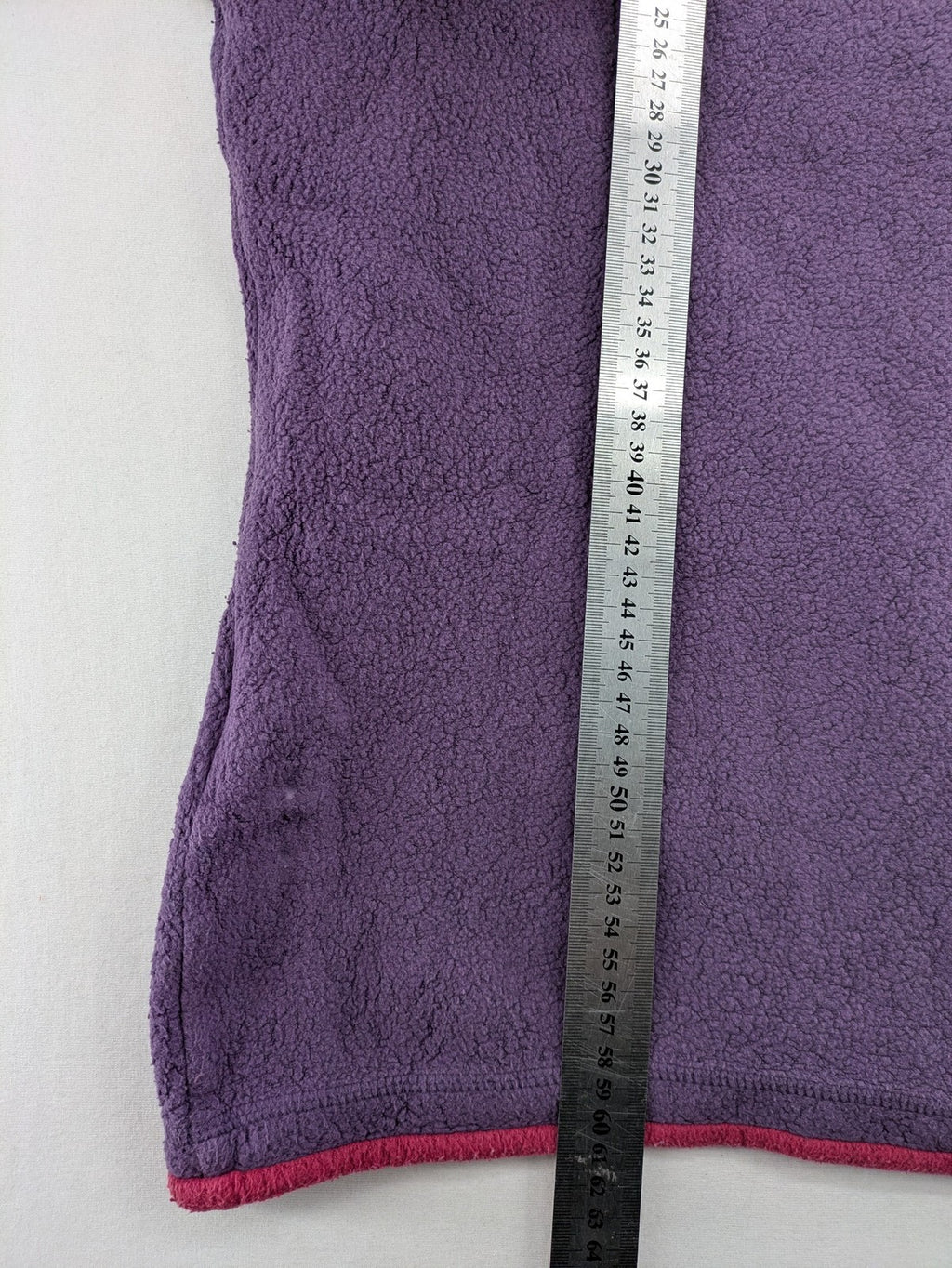 Waschbär pink and purple fleece jacket with red contrast details and high collar.