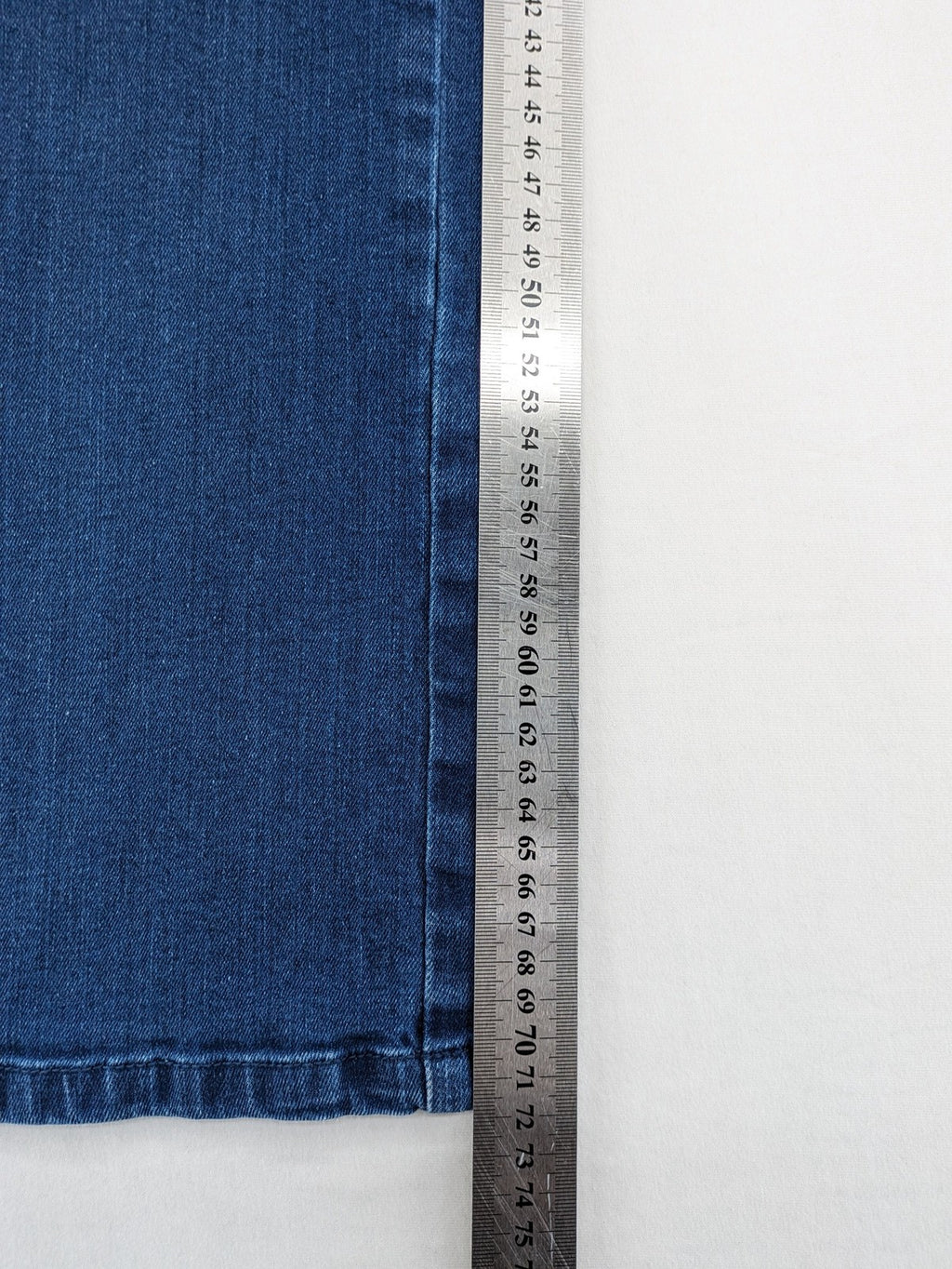 Damen blue straight jeans with embellished back pockets, cotton-elastane blend, mid-rise.