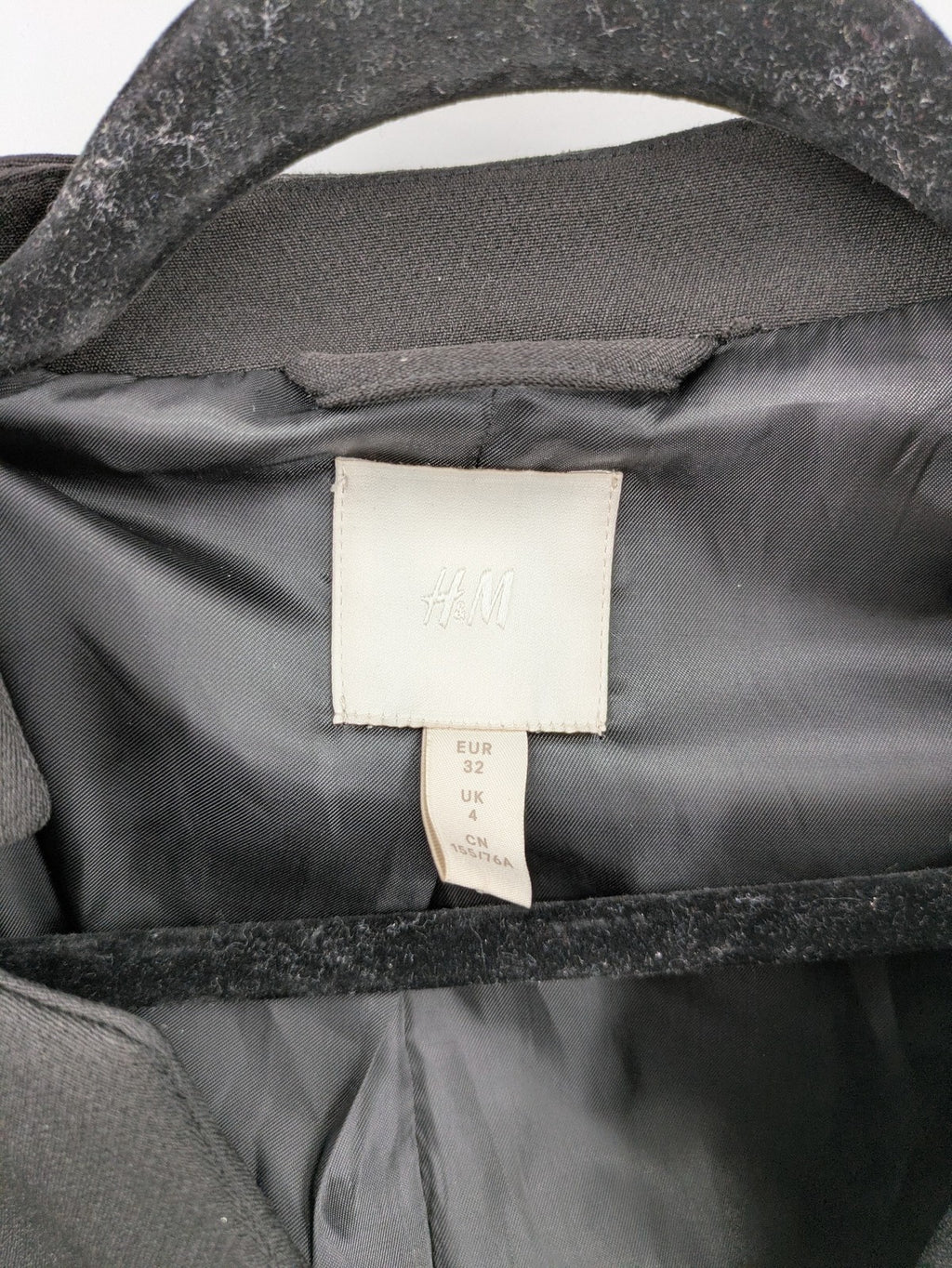 H&M pink long blazer kragenlos design with open front and two front pockets.