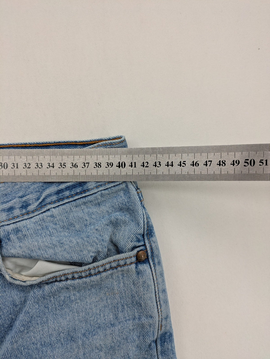 Carrera straight jeans light blue vintage stonewash, button fly, 5-pocket design, logo patch.