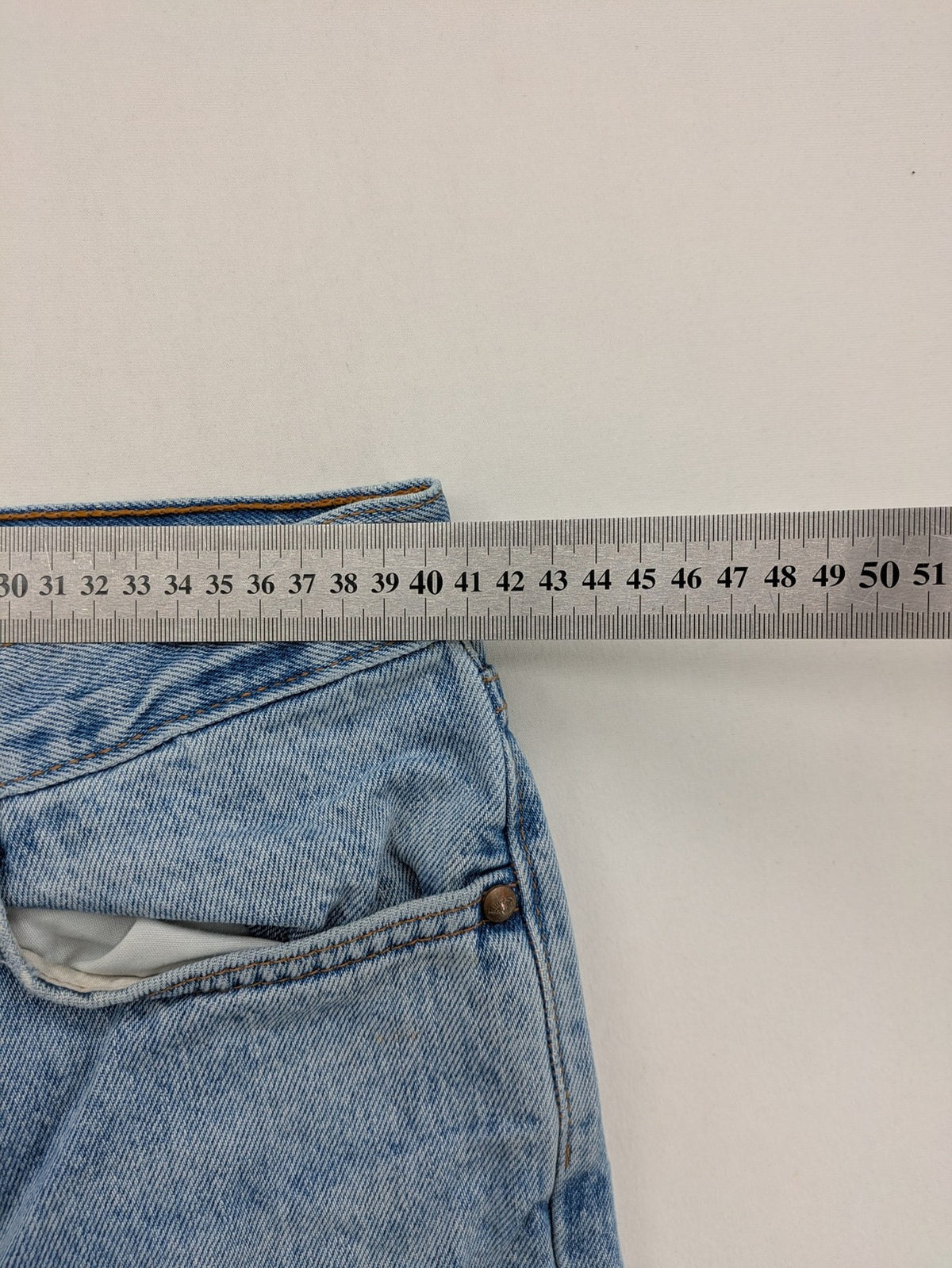 Carrera straight jeans light blue vintage stonewash, button fly, 5-pocket design, logo patch.