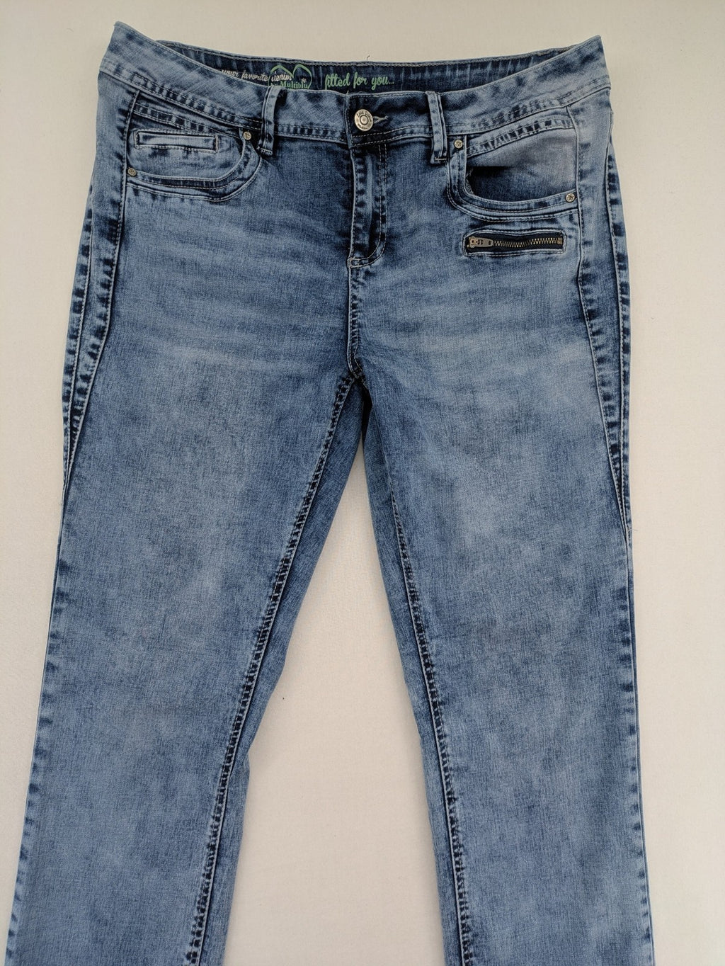 Multiblu blue straight jeans slim fit with decorative front zippers and light wash.