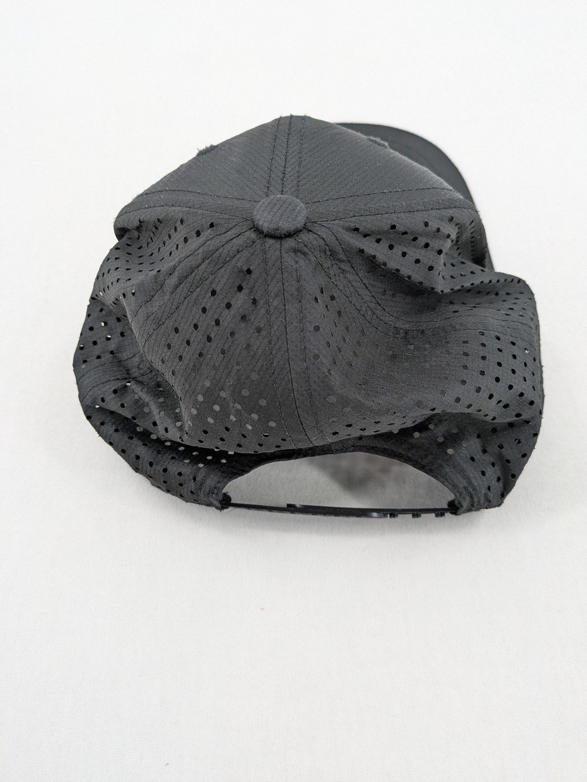 Nike Heritage86 black snapback cap with perforated design and prominent Swoosh logo.