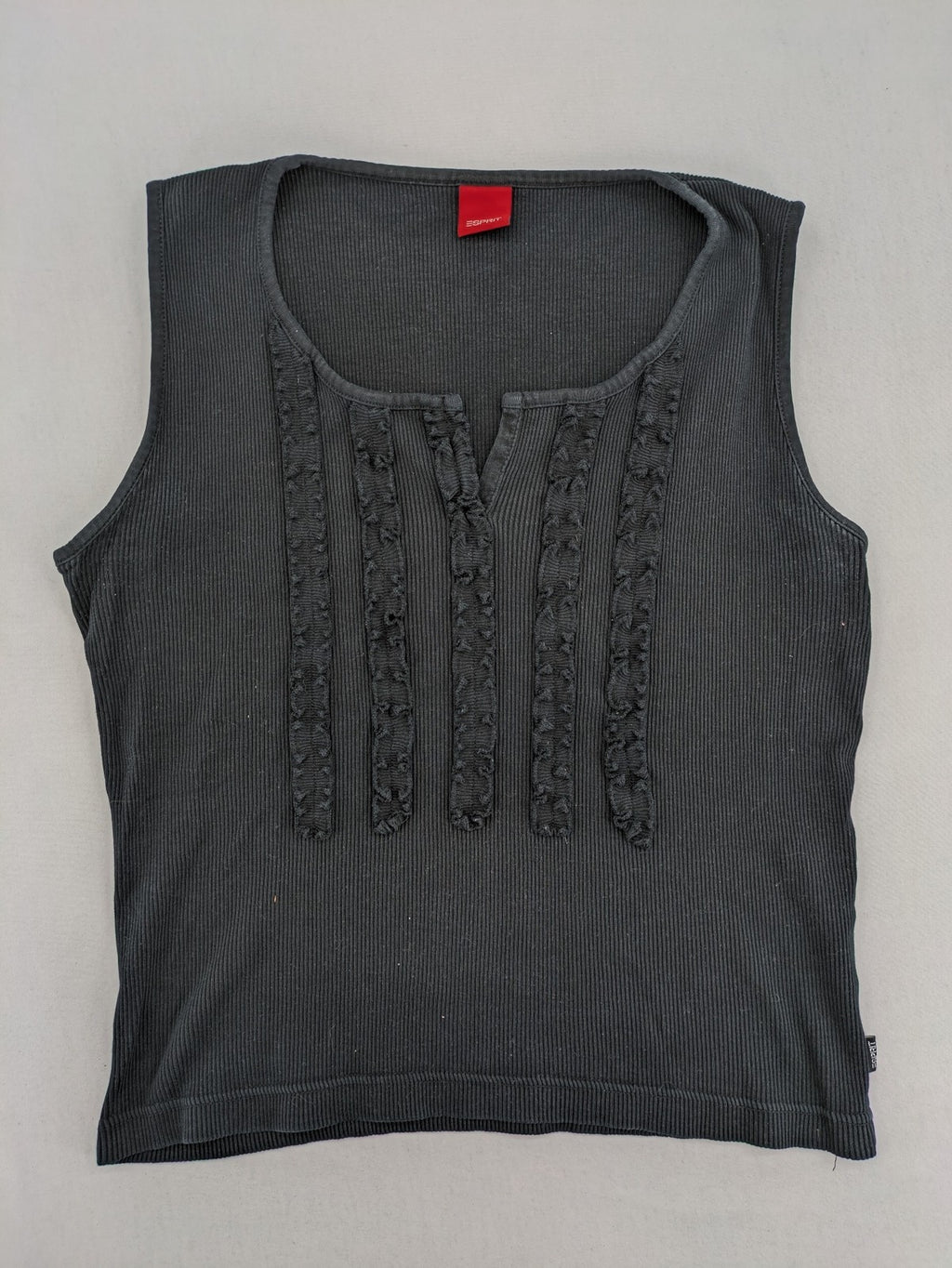 Esprit grey tank top with ruffled details and V-neck, made of soft ribbed cotton.