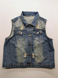 Damen Jeansjacke blau ärmellos mit Perlenverzierung, distressed Details und Knopfleiste.