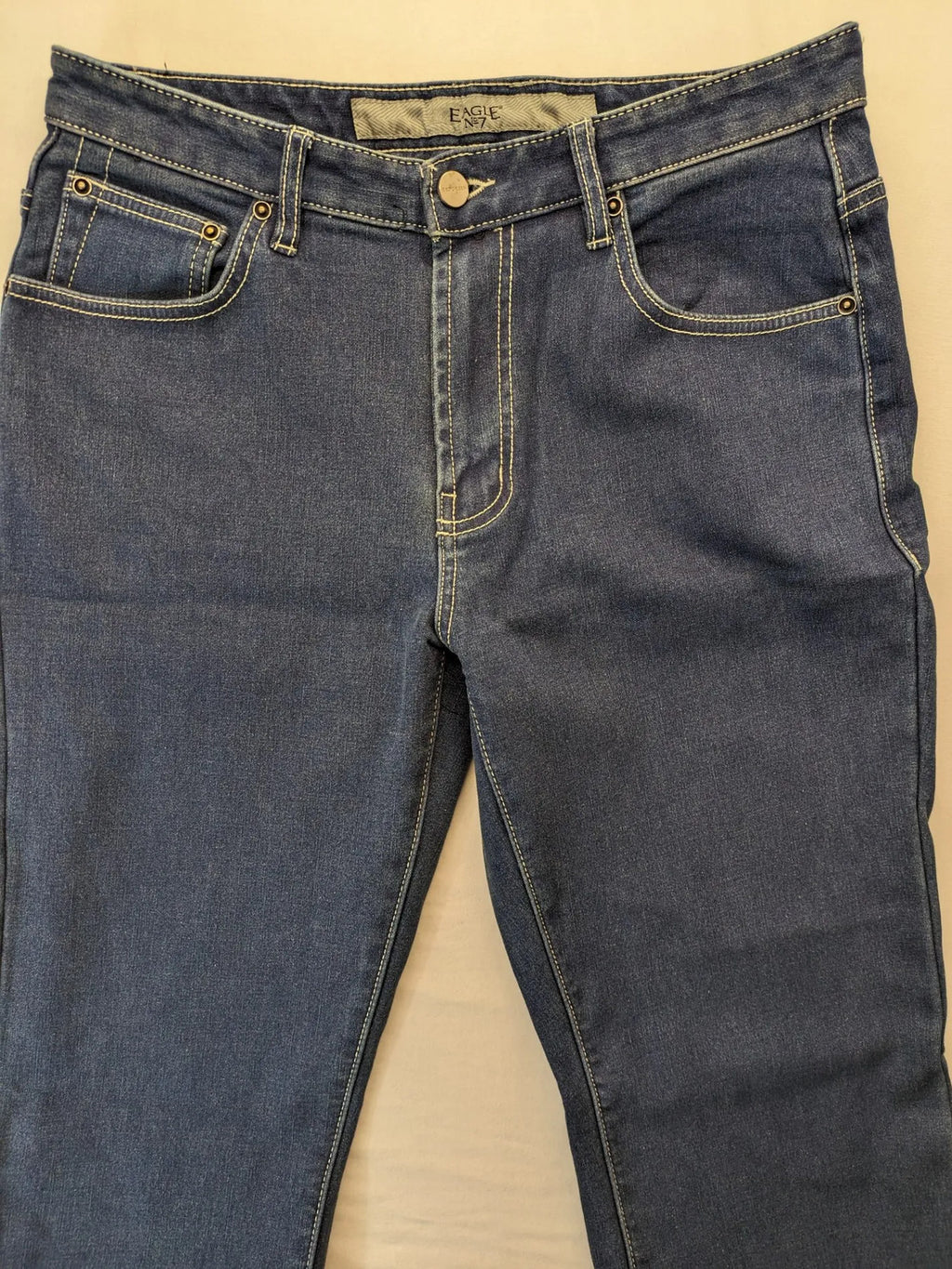 Eagle N°7 blue straight jeans with five-pocket design and soft thermal lining.