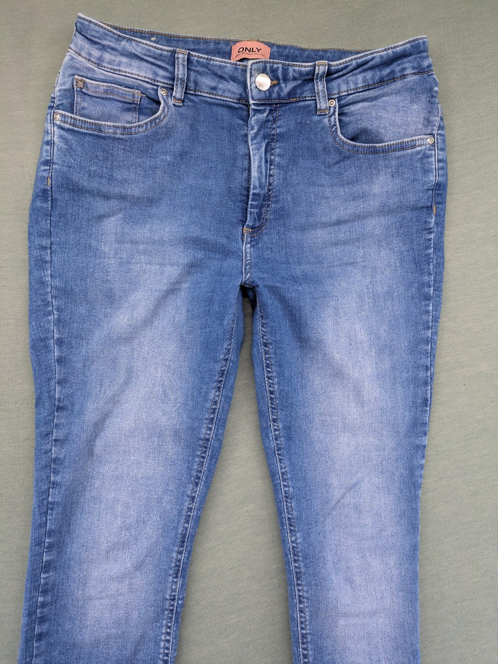 ONLY blue skinny jeans with frayed raw hem and classic 5-pocket design.