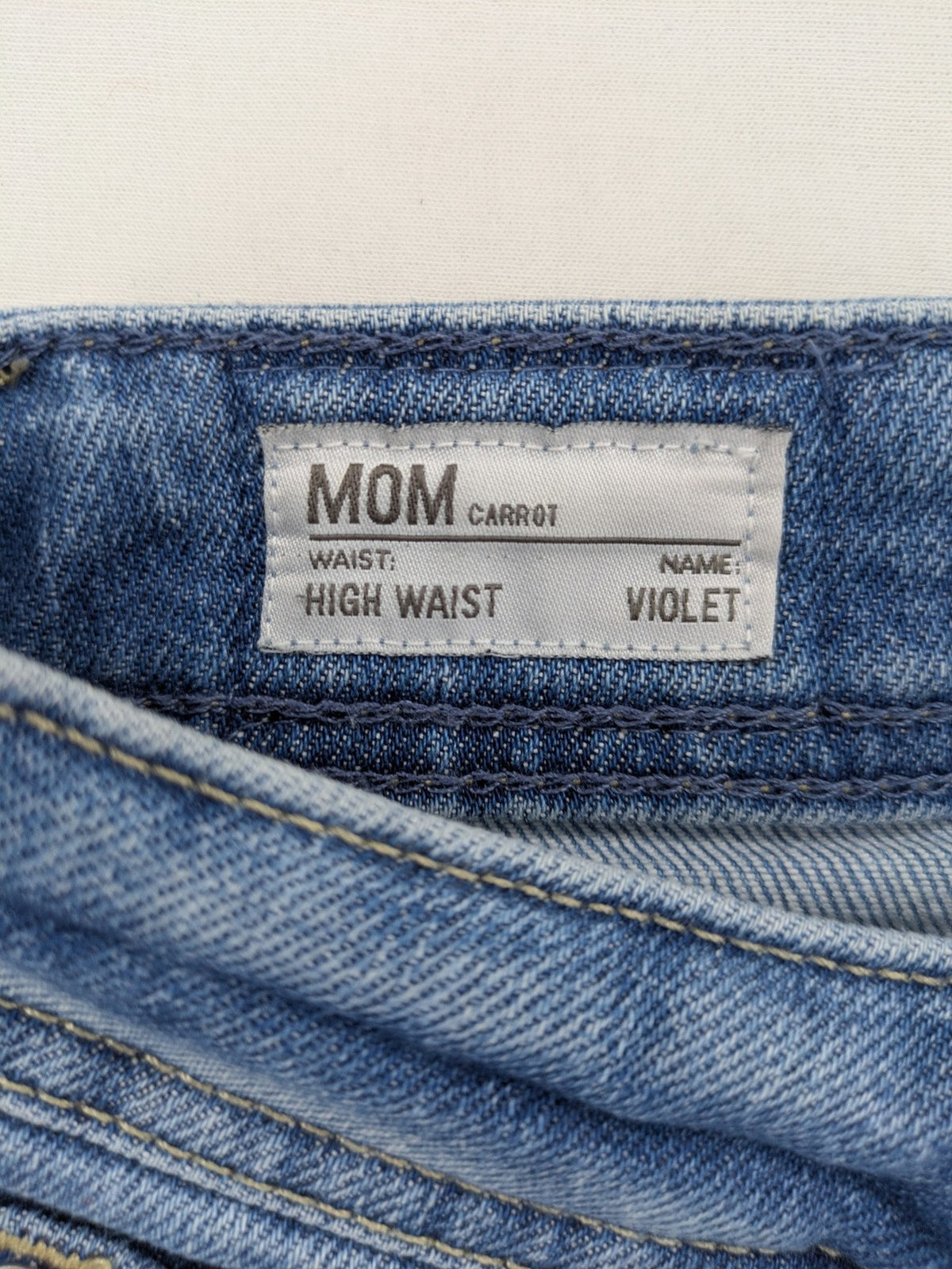 Pepe Jeans blue mom fit jeans high waist with Wiser Wash technology and carrot cut.