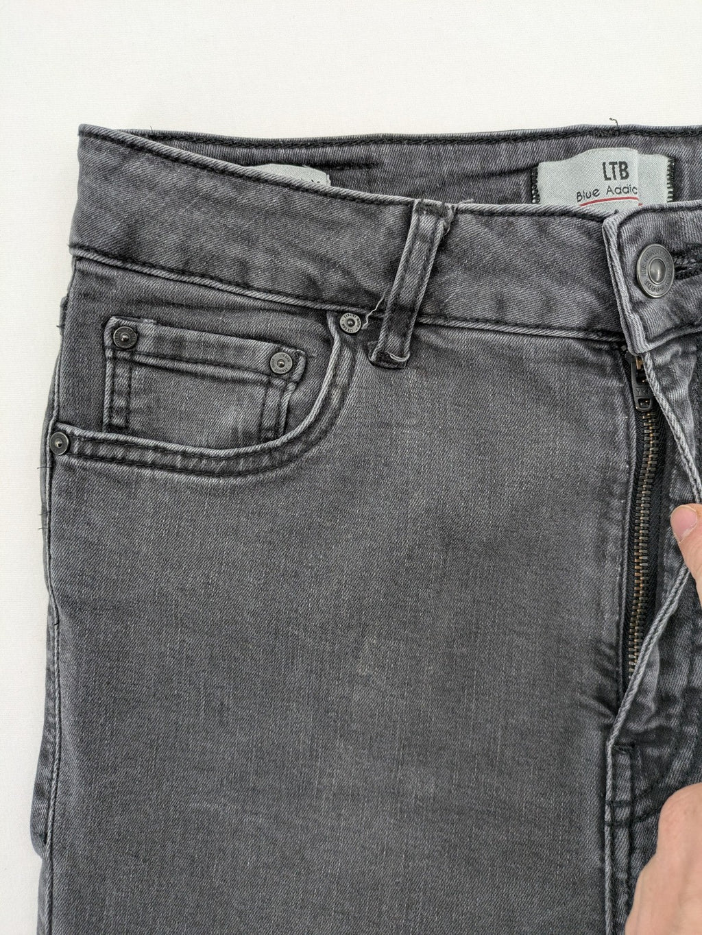 LTB grey skinny jeans with ultra high rise and washed look, model Marcella X.