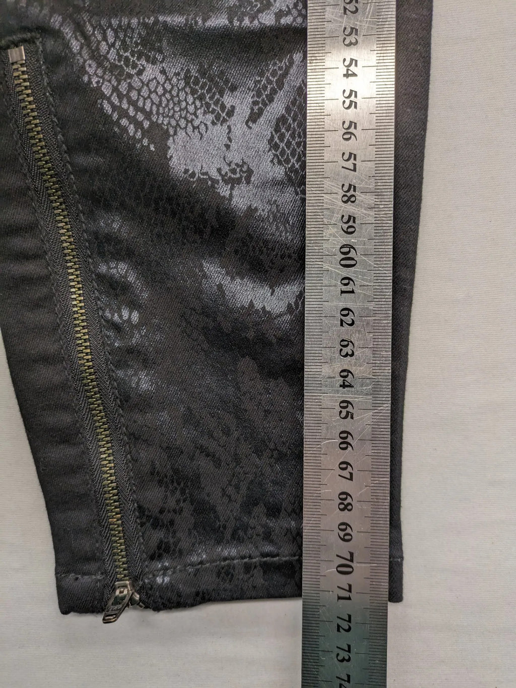 Tom Tailor black and grey skinny jeans with snake print and ankle zippers.