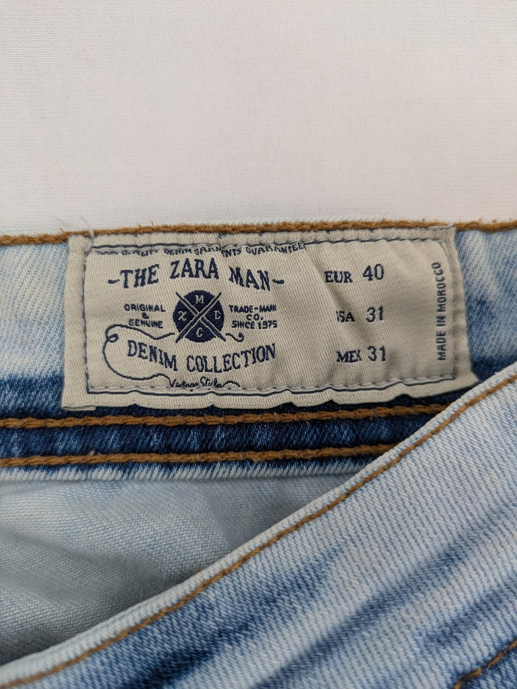 Zara Man blue skinny jeans with acid wash and classic five-pocket design.