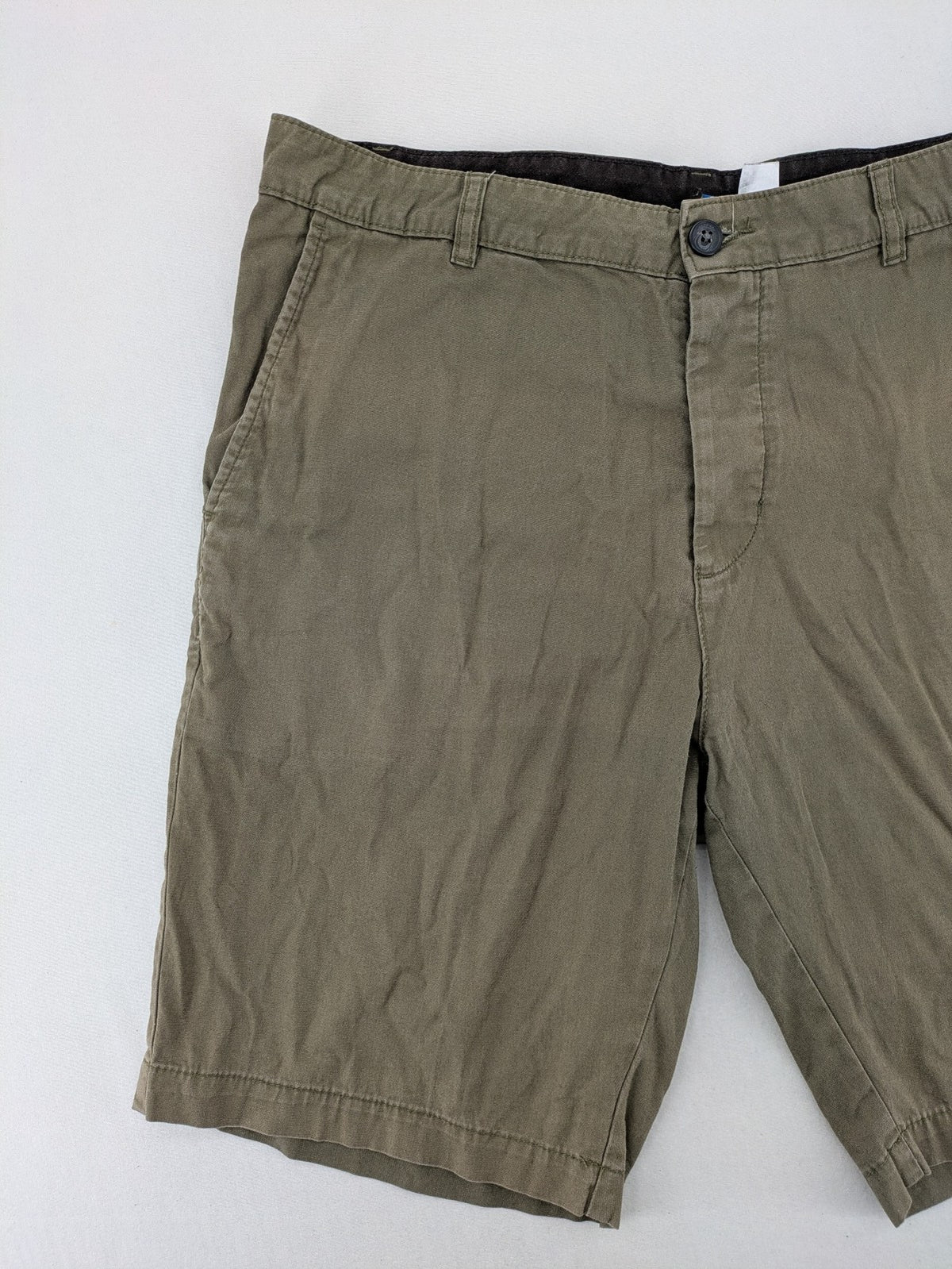 H&M Divided khaki chino shorts flat front design with practical pockets.